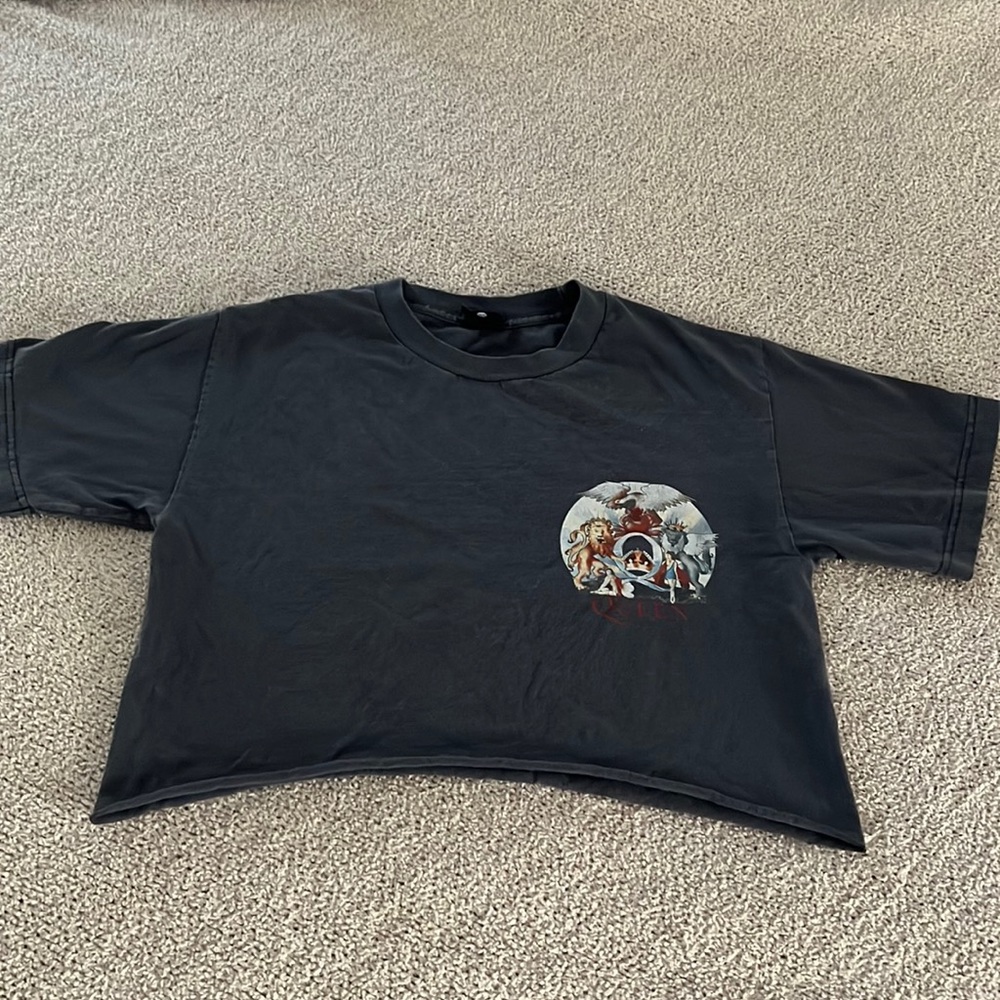 vintage cut off queen t shirt